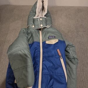 Patagonia Tribbles Kids' Reversible Hooded Puffer Jacket in Sage Green & Blue 4T